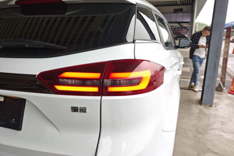 Used Geely Auto Emgrand X7 Sport 2020 1.8TD DCT Two-Wheel Drive Smart Connect 4G-Enabled Version