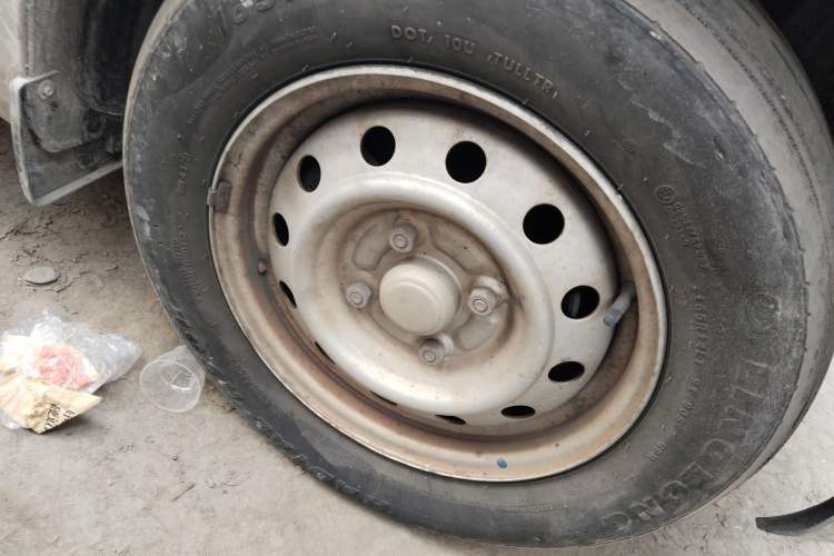 Used Wuling Hongguang V 2019 1.5L Jingqu Edition Sealed-Window Vehicle China VI LAR
