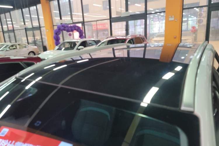 Used AION Y 2023 Plus 510 Smart Edition Roof