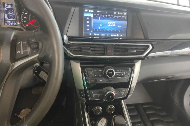 Used Zotye Domy X5 2015 1.5T CVT Landlord Model China IV Standard Audio And AC Panel