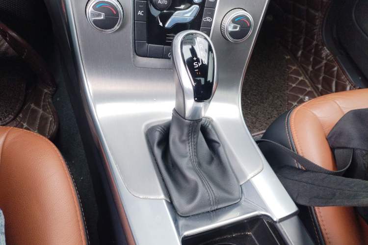 Used Volvo S60 2018 S60L T3 Smart Upgrade Edition Gear Lever