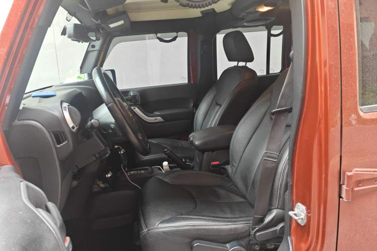 Used Jeep Wrangler 2014 2.8TD Sahara Four-Door Edition Left Front Seat