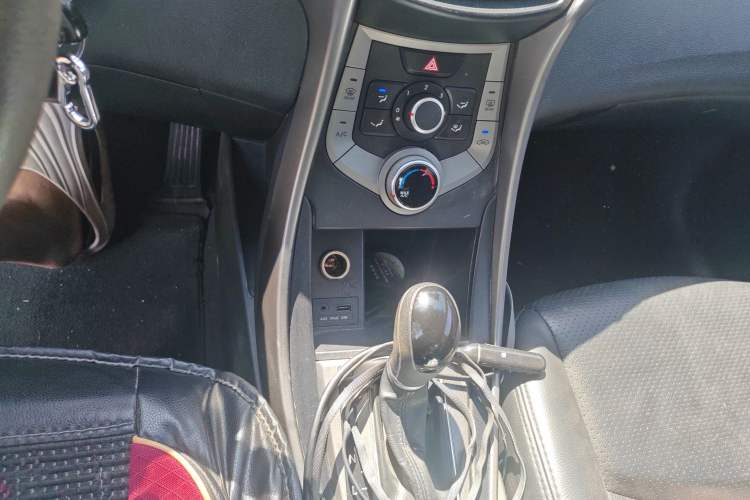 Used Hyundai Elantra (5th Generation / Langdong) 2015 1.6L Automatic Fashion Model