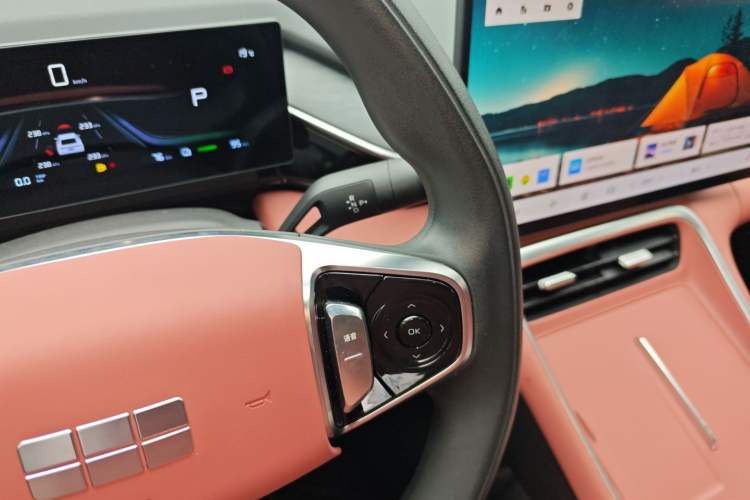 Used Geely Galaxy L6 2025 EM-i 140km Long-Range Version
