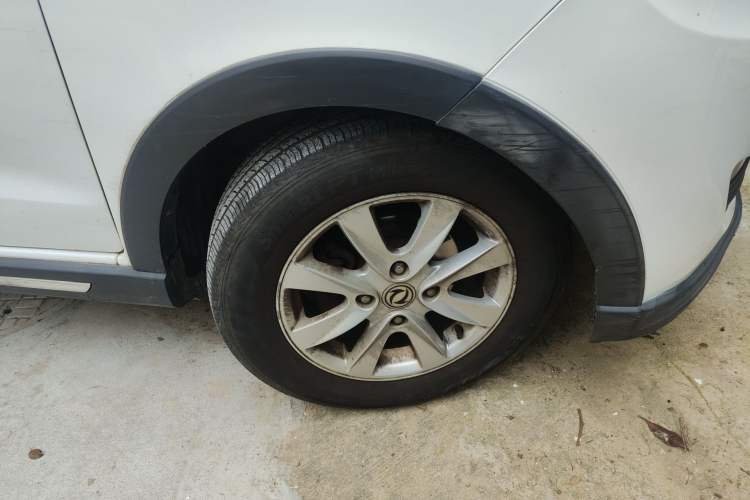Used Dongfeng Fengon 350 2014 1.5L Manual Base Version Right Front Wheel Hub
