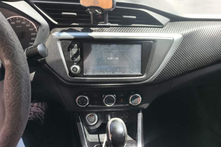 Used Nissan Lannia 2016 1.6L CVT Smart Cool Edition Audio And AC Panel