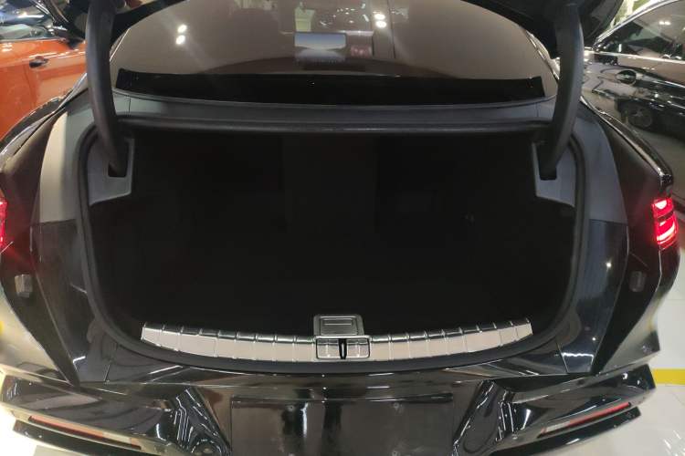 Used Denza Z9 2024 1100 km All-Wheel-Drive Ultra Version
