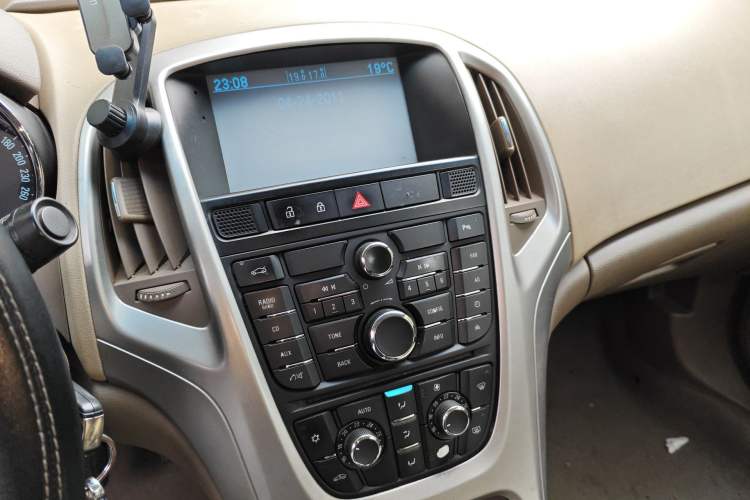 Used Buick GT 2012 GT 1.6L Manual Entry-Level Model Audio And AC Panel