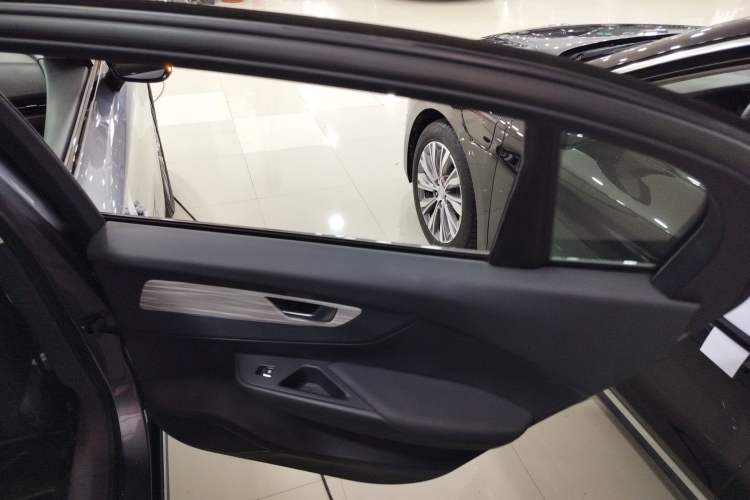 Used Hongqi E-QM5 2024 610 km PLUS
