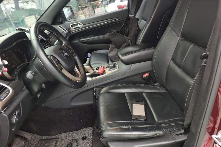 Used Jeep Grand Cherokee 2016 3.0L Comfort Navigation Edition Left Front Seat