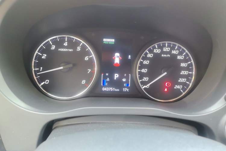 Used Mitsubishi Outlander 2019 2.4L 4x4 Zhi Xiang Edition 5 Seats China VI Standard