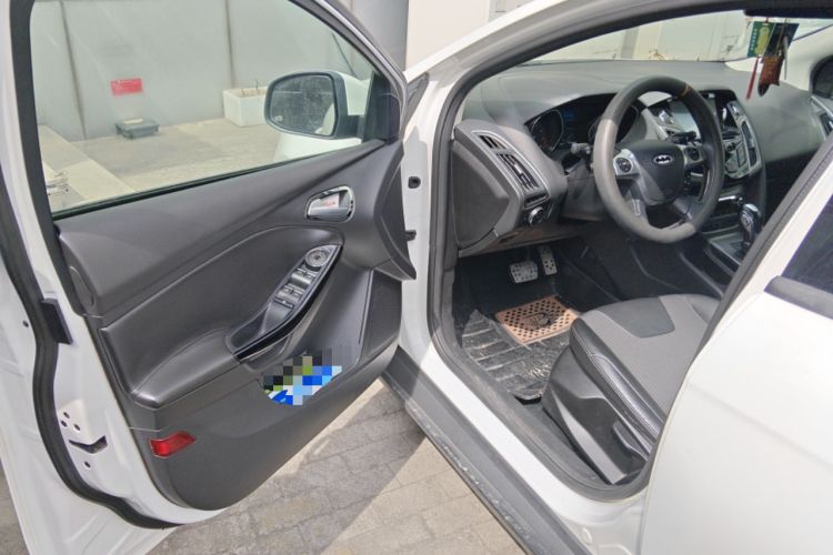 Used Ford Focus 2012 Hatchback 1.6L Automatic Fashion Edition