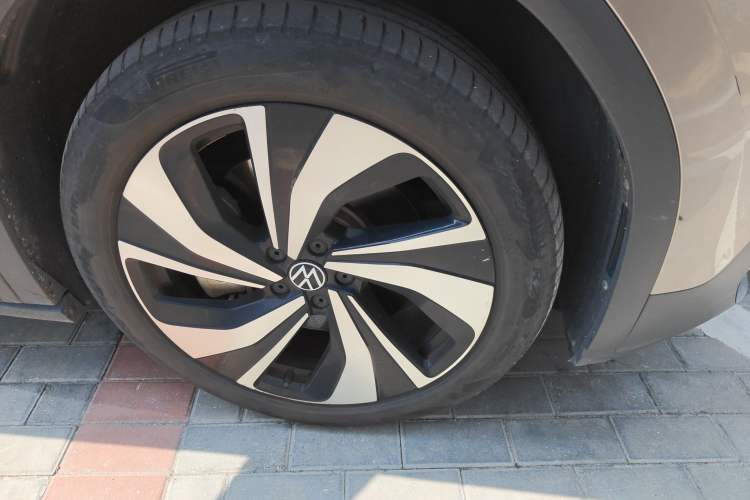 Used Volkswagen ID.6 CROZZ 2022 Long-Range PURE+ Edition Right Front Wheel Hub