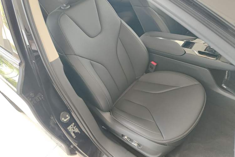 Used Hongqi E-QM5 2023 Base Travel Edition Right Front Seat