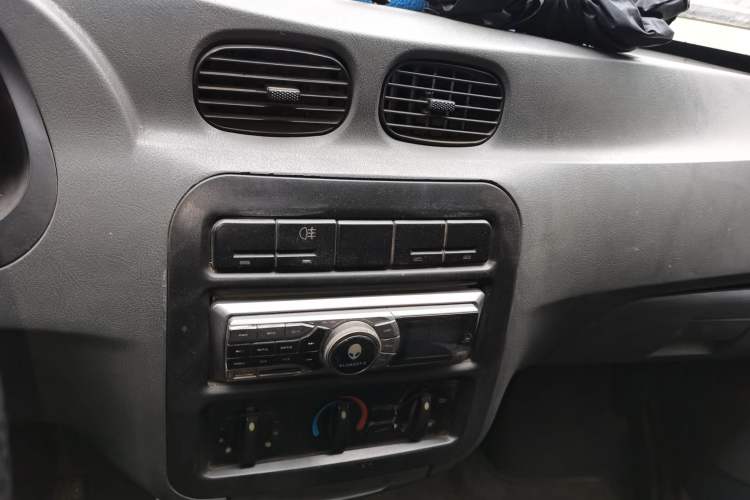 Used Wuling Zhiguang 2010 1.0L New Version Practical Short-Body L2Y Audio And AC Panel