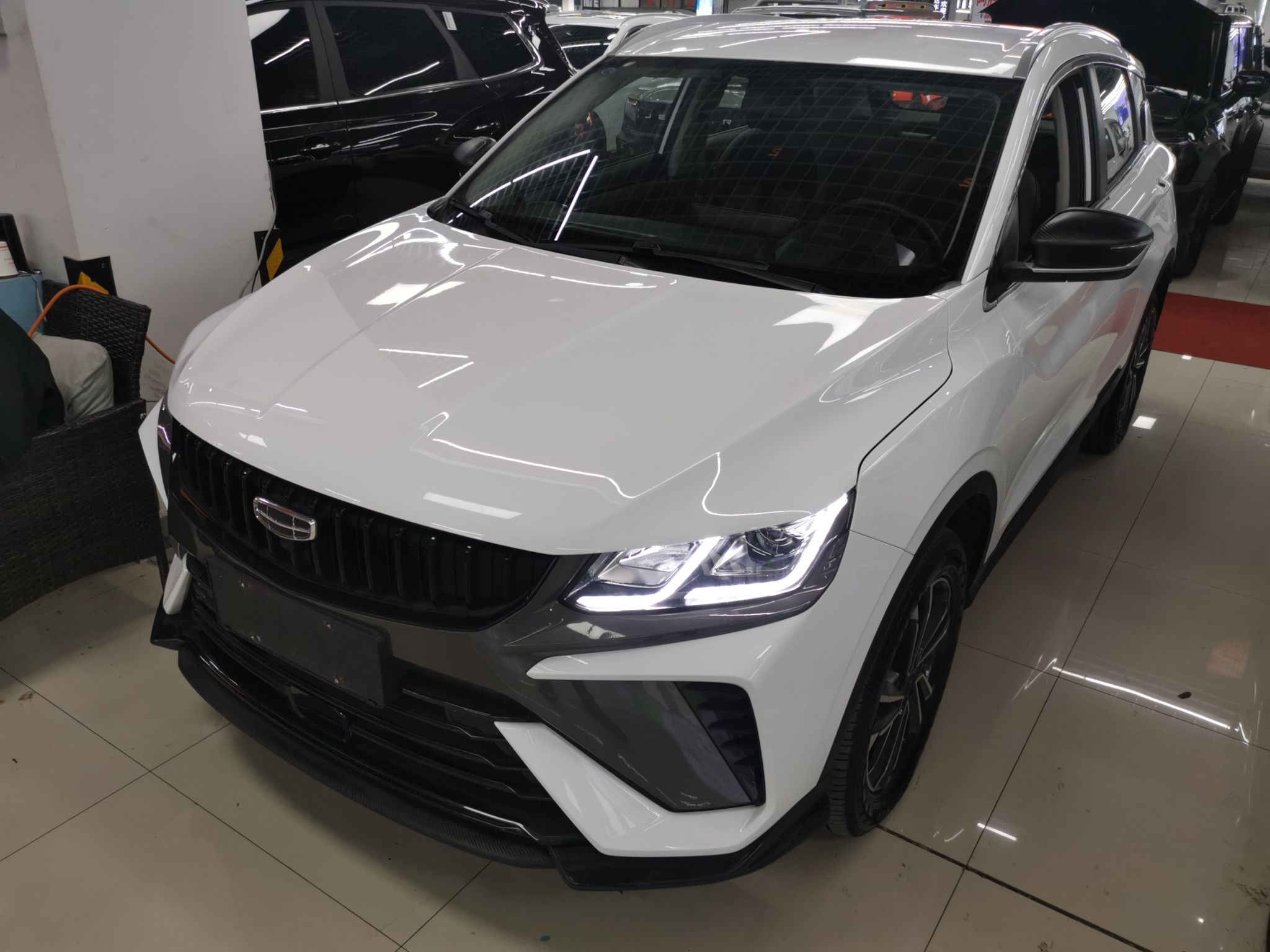 Под передней частью автомобиля