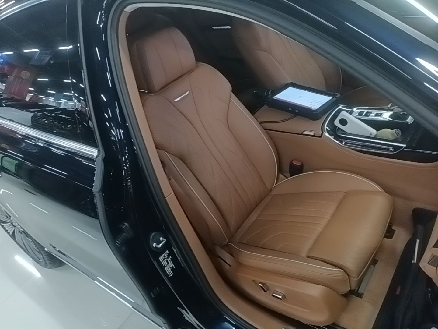 Hongqi H9 2025 2.0T Two-Wheel-Drive Flagship Luxury Business Edition 5 Seats — снимка 19