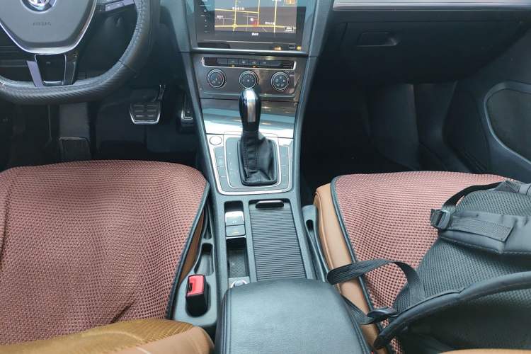 Used Volkswagen Golf 2020 Zhiai Edition 200TSI DSG Comfortable & Ambitious Version Gear Lever