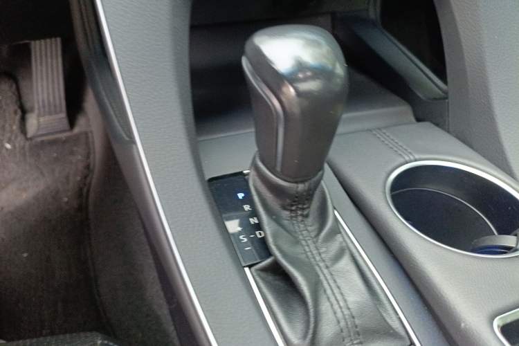 Used Toyota Avalon 2019 Dual-Engine 2.5L XLE Prestige Version China VI Standard