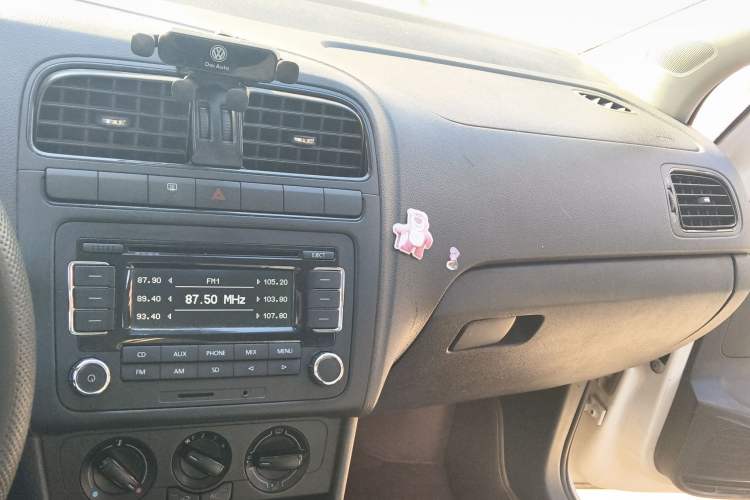 Used Volkswagen Polo 2011 1.4L Manual ZhiShang Edition Audio And AC Panel