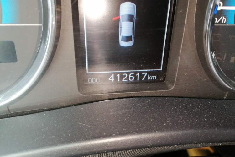 Used Toyota Corolla 2016 Dual-Engine 1.8L E-CVT Elite Edition Odometer Close Up