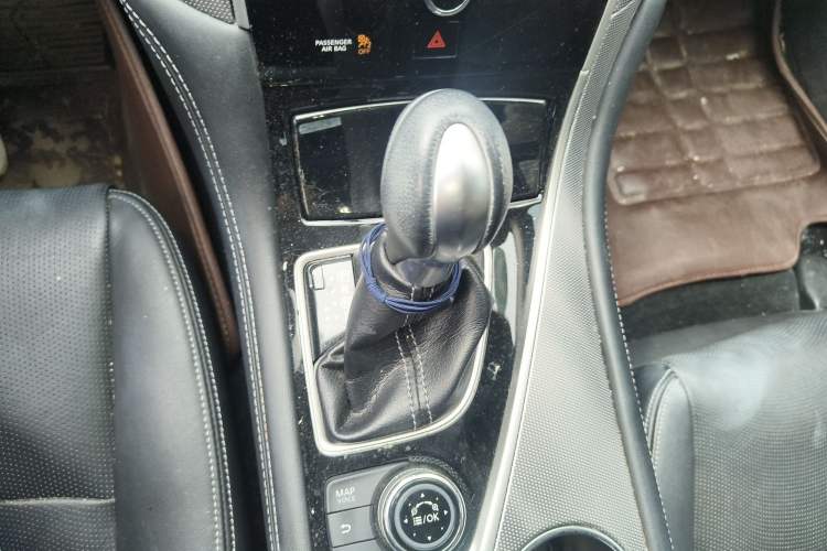 Used Infiniti Q50L 2016 2.0T Enjoyment Edition Gear Lever