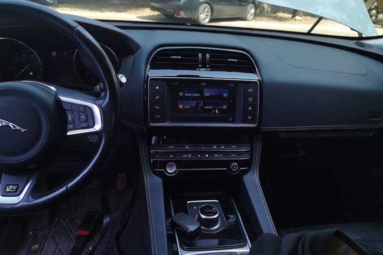 Used Jaguar F-PACE 2016 3.0 SC Four-Wheel Drive R-Sport Sport Edition
