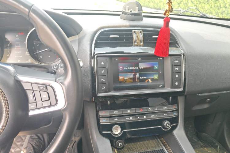 Used Jaguar F-PACE 2018 2.0T Two-Wheel Drive Urban Deluxe Edition