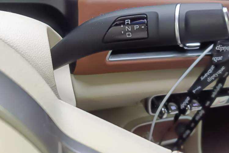 Used ORA Good Cat 2023 401 km Standard Range Luxury Version Lithium Iron Phosphate Gear Lever