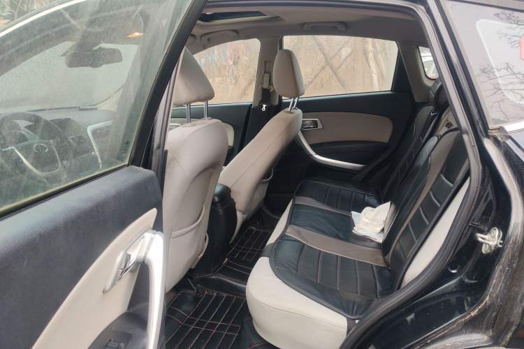 Used Bestune X80 2013 2.0L automatic comfort version
