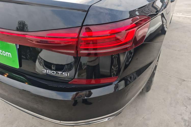 Used Volkswagen Passat 2024 380TSI Dragon Edition Right Rear Taillight