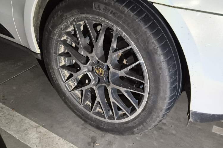 Used Porsche Macan 2014 Macan 2.0T Right Front Wheel Hub
