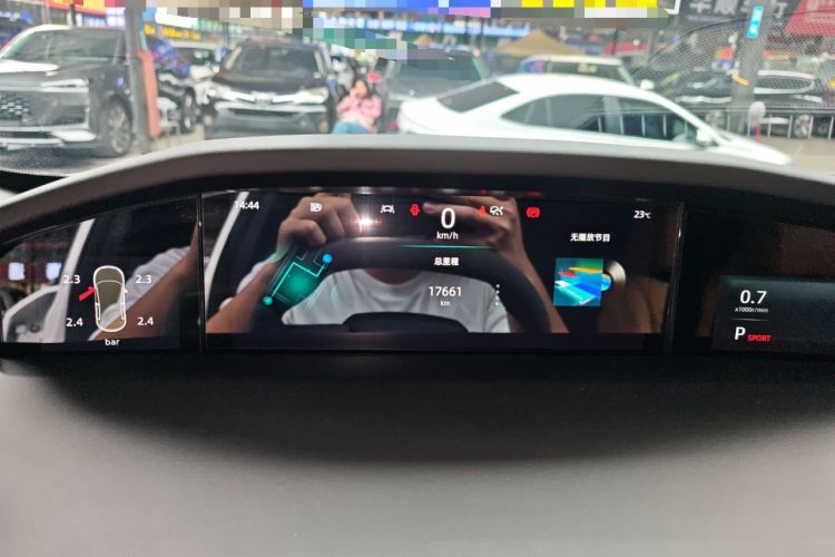 Used Changan UNI-K 2024 2.0T Two-Wheel Drive YueShang Trim
