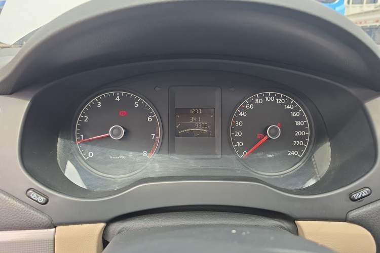 Used Volkswagen Sagitar 2014 Revised Version 1.6L Manual Comfort Edition Instrument Cluster