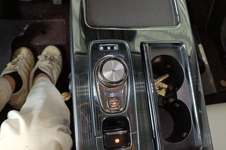 Used AION V 2022 Plus 70 Smart Edition Ternary Lithium Gear Lever