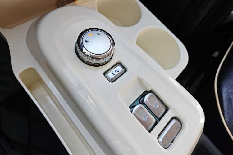 Used CHANGAN NEVO Lumin 2022 155 km – Refreshingly Sweet Edition Gear Lever