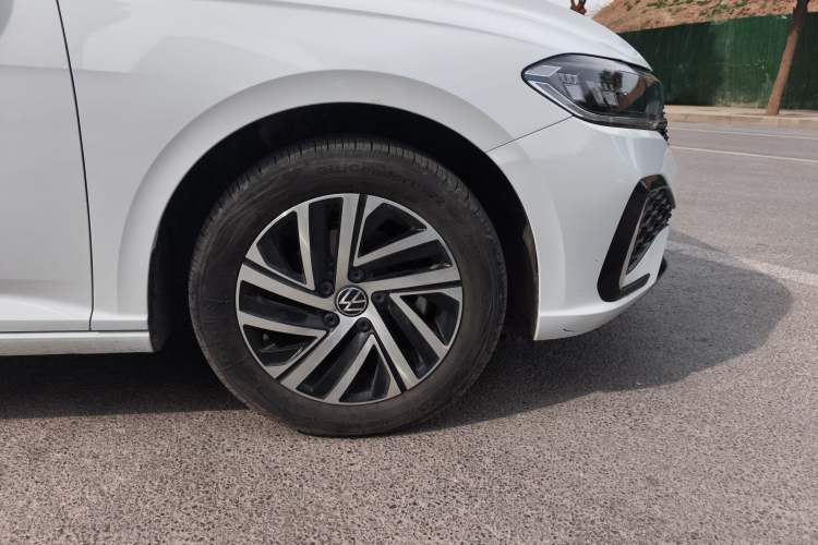 Used Volkswagen Lavida 2024 1.5L Automatic Starry Sky 5 Million Edition Right Front Wheel Hub