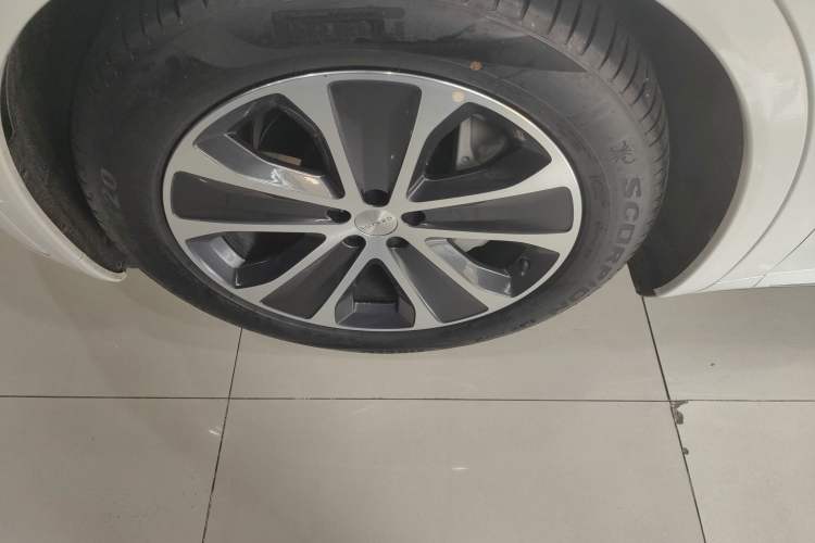 Used Hima Luxeed R7 2024 All-Electric 802 km Max
