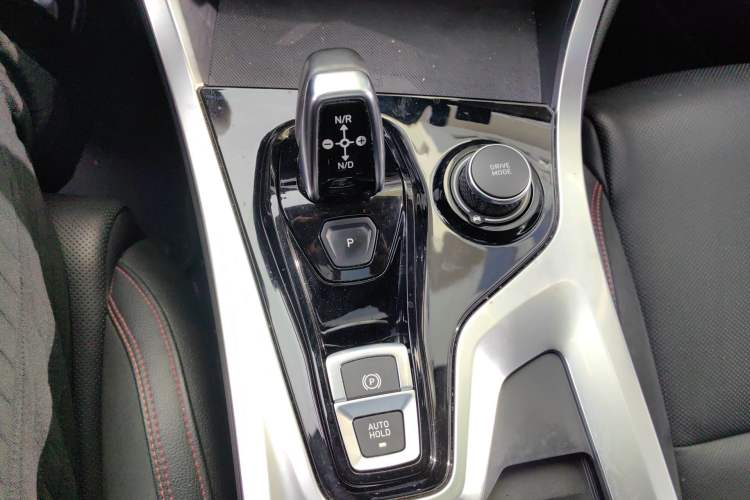 Used Lynk & Co 01 2019 2.0T Four-Wheel Drive Genie Pro Version China VI Standard Gear Lever