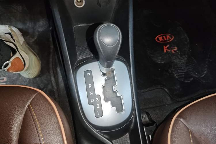 Used Kia K2 2015 Sedan 1.4L Automatic GLS Gear Lever