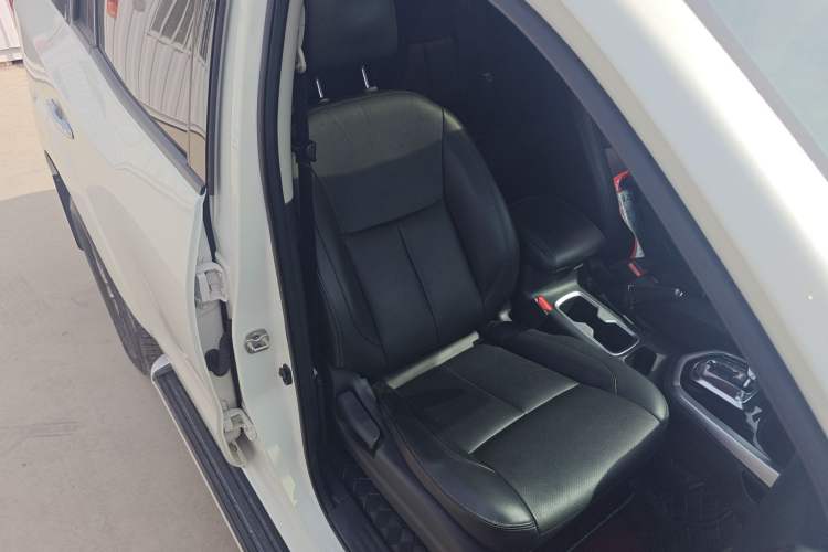 Used Nissan Terra 2020 2.5L XL Upper Automatic Two-Wheel Drive Luxury Edition