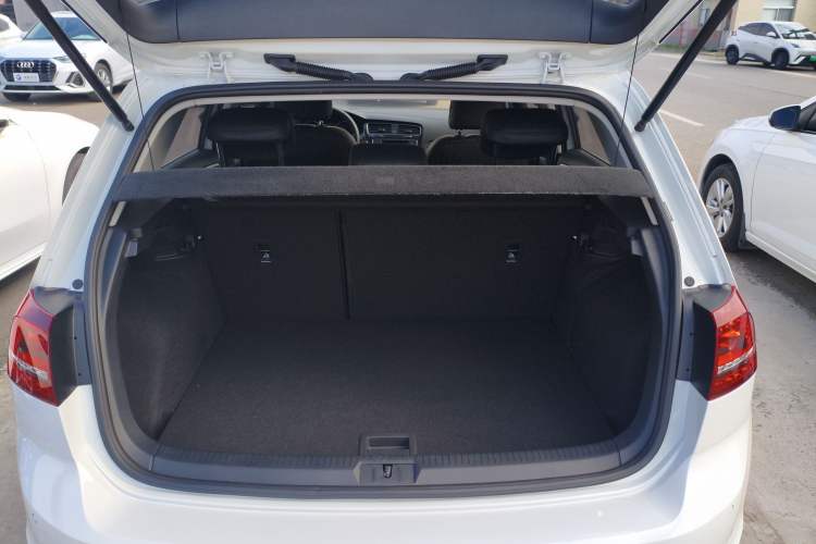 Used Volkswagen Golf 2017 1.6L Automatic Comfort Million-Vehicle Anniversary Edition Trunk