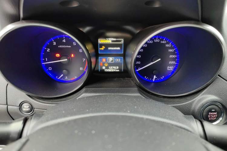 Used Subaru Outback 2015 2.5i Sport Navigation Edition Odometer Close Up