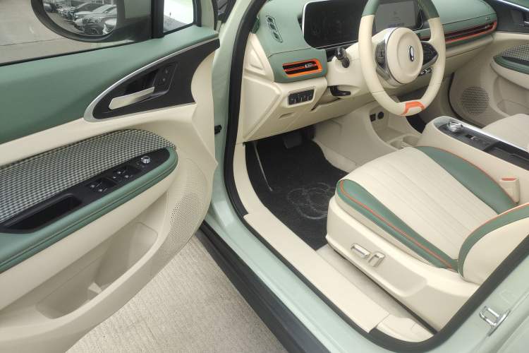 Used ORA Good Cat 2022 Morandi Edition 400km Standard Range Premium Version Lithium Iron Phosphate Driver Seat