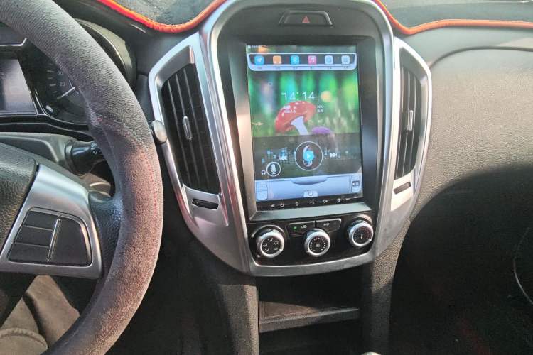 Used JMC Yuhu 3 2018 2.5T Diesel Two-Wheel Drive Advanced Version Standard Wheelbase
