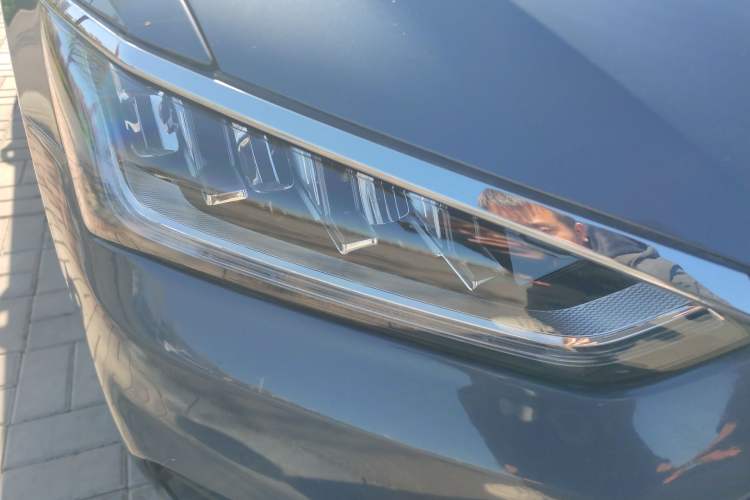 Used BYD Qin Pro 2020 Beyond Edition 1.5TI Automatic Flagship Version Right Front Headlight