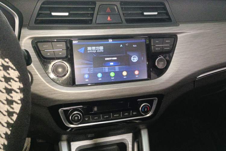 Used Geely Auto Vision X3 2017 1.5L Automatic Luxury Model Audio And AC Panel