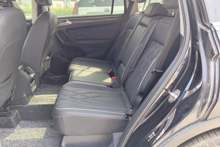 Used Volkswagen Tiguan L 2023 Restyled 330TSI Automatic Two-Wheel Drive R-Line Enhanced Comfort Version