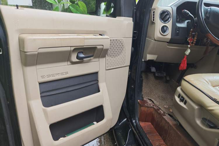 Used Ford E350 