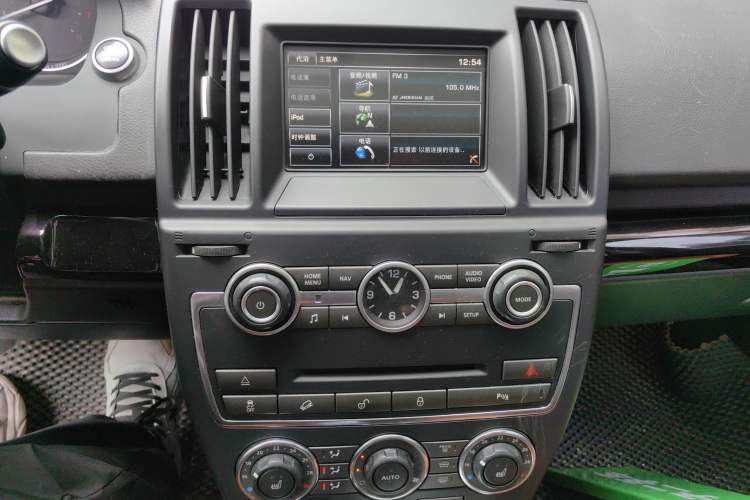 Used Land Rover Freelander 2 2015 2.0T Si4 HSE Luxury Collector's Edition Audio And AC Panel